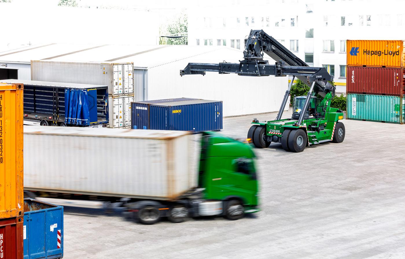 20.000 qm Freifläche & 2.000 qm Hallenfläche im Hamburger Hafen